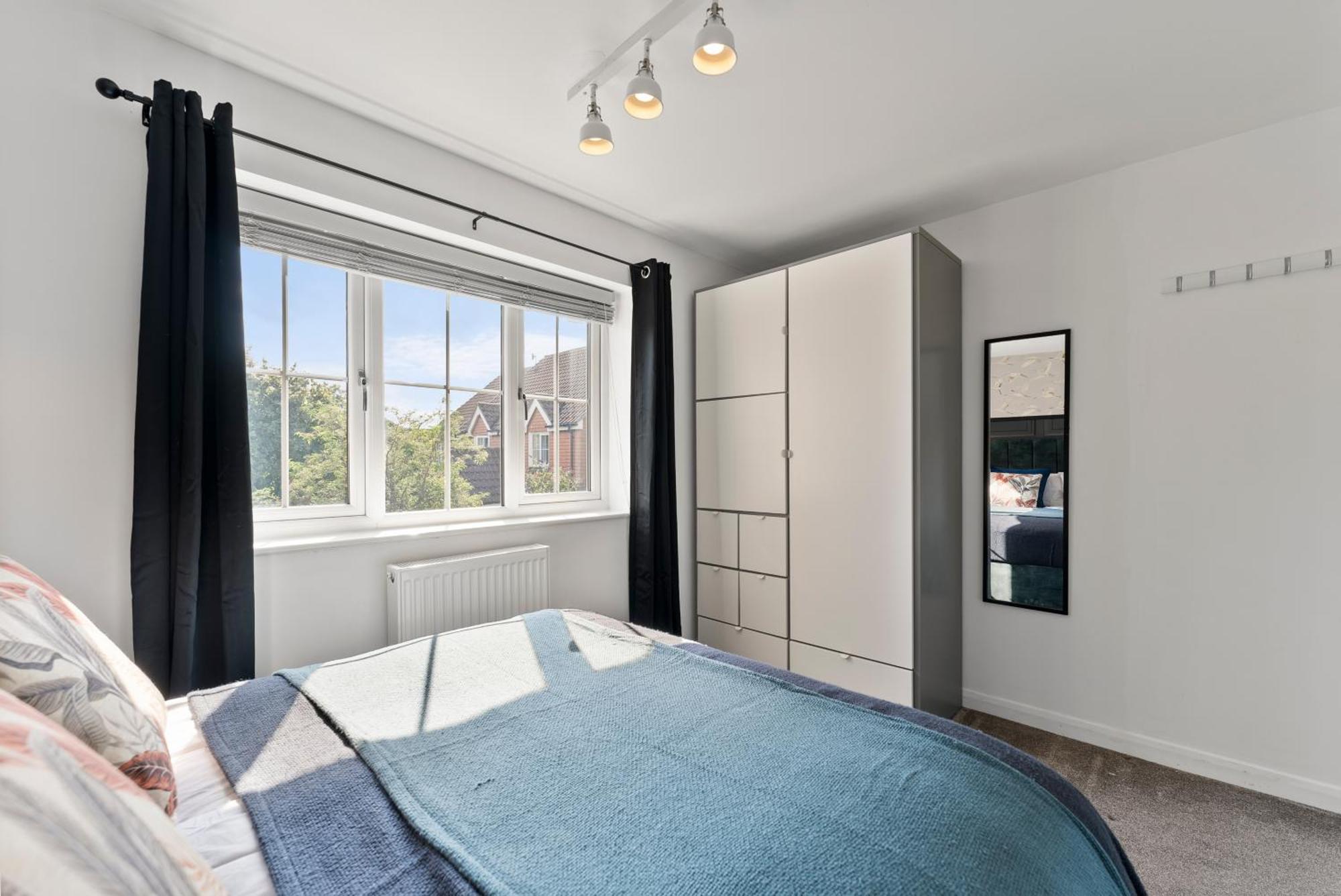 Modern 2-bedroom House - Garden - Parking Holiday home