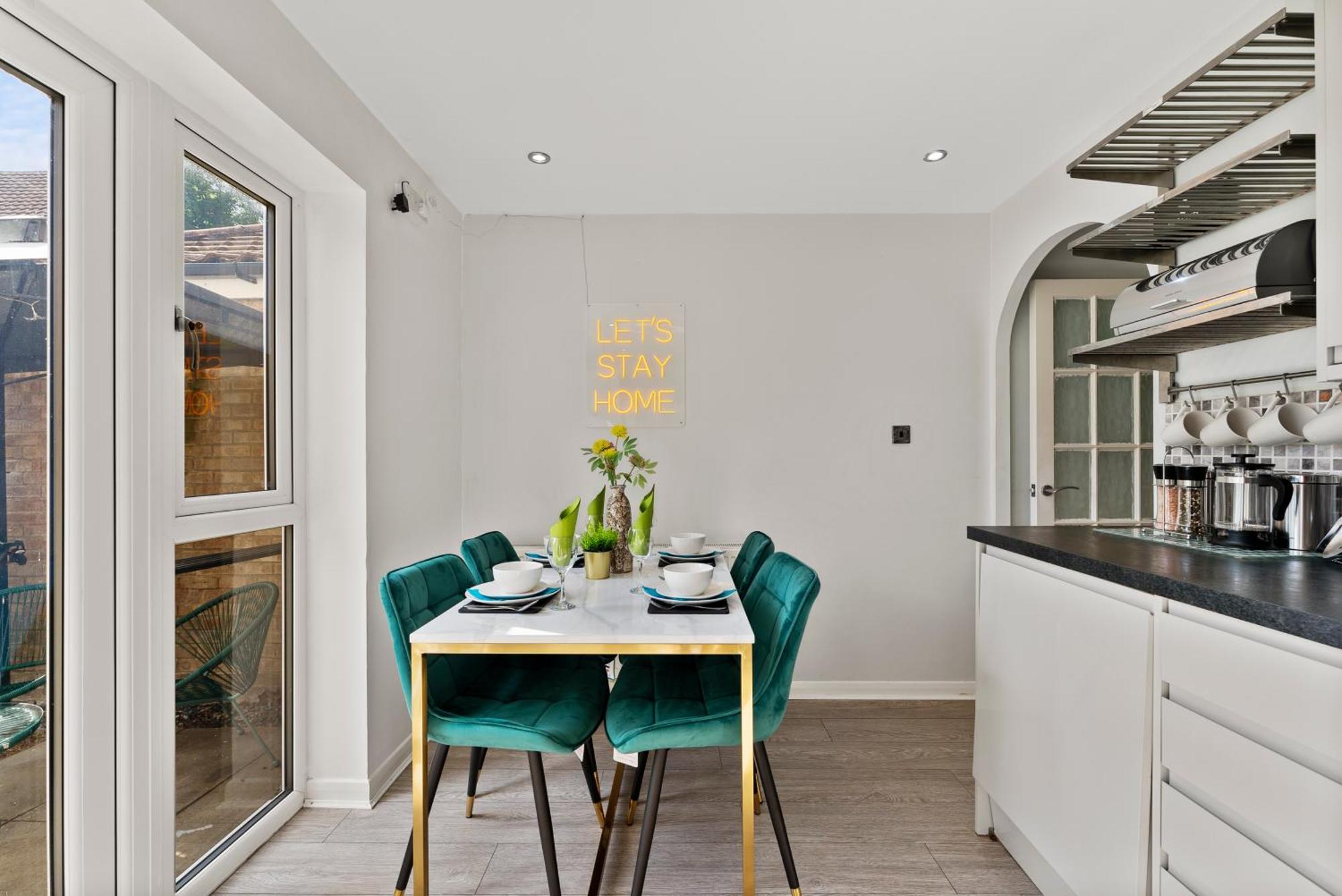 Modern 2-bedroom House - Garden - Parking *