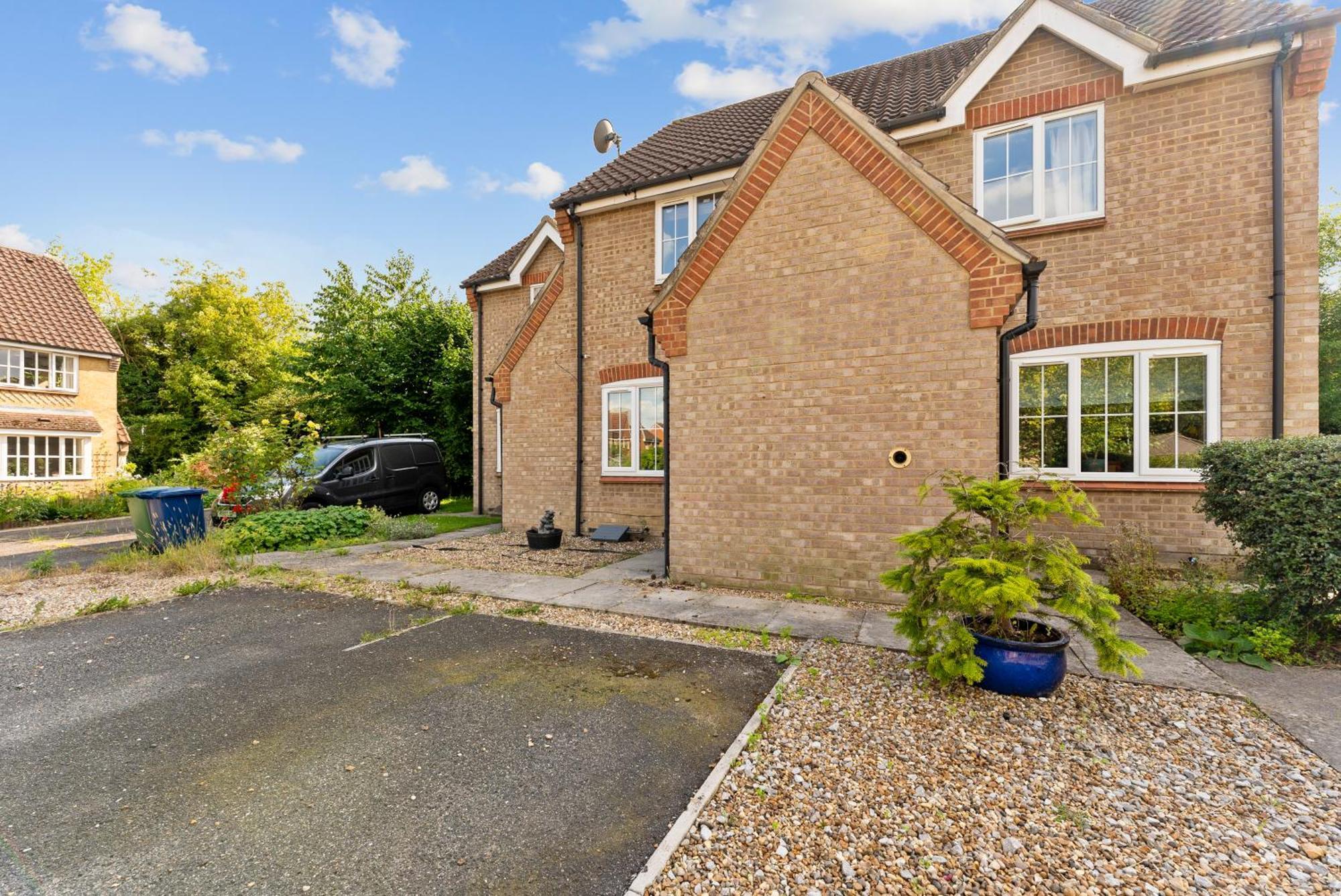 Modern 2-bedroom House - Garden - Parking Holiday home *